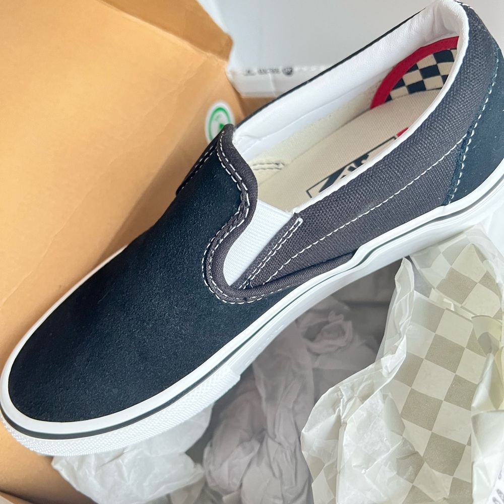 Vans Men's Black and White Skate Slip-On Loafers size 6 men’s